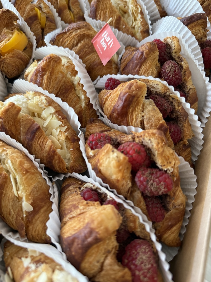 Mini sweet croissant box - obrazek 3